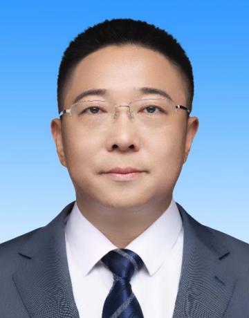 陈     东